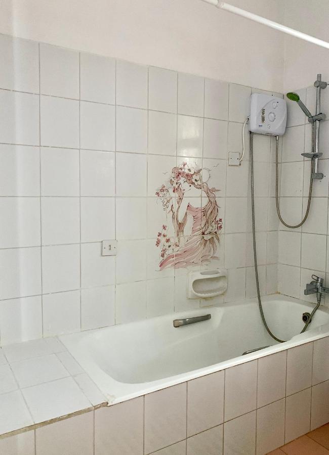 The Bay Laurel Apartment Limassol Bagian luar foto